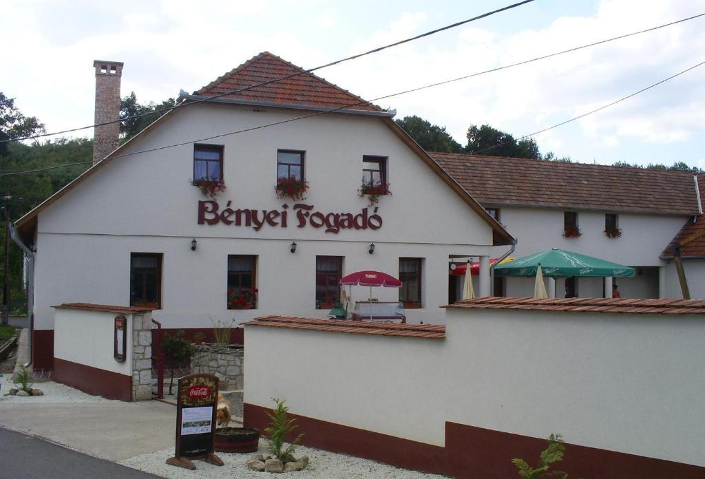 Benyei Fogado Panzio Es Etterem Bed & Breakfast Erdobenye Exterior photo