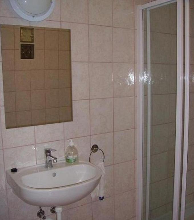 Benyei Fogado Panzio Es Etterem Bed & Breakfast Erdobenye Exterior photo